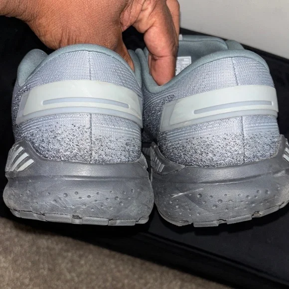 Brooks Beast GTS Light Gray Athletic Shoes - Picture 9 of 10